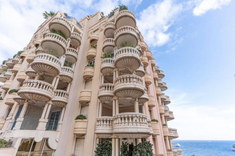 FOR SALE – FLORESTAN – LUXURIOUS 4/5-ROOM APARTMEN..