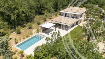 Exceptional furnished villa in the prestigious Domaine de Terre Blanche