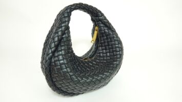 BOTTEGA VENETA JODIE PADDED HANDBAG IN BLACK LEATH..
