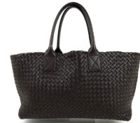 BOTTEGA VENETA TOTE BAG IN BLACK INTRECCIATO LEATH..