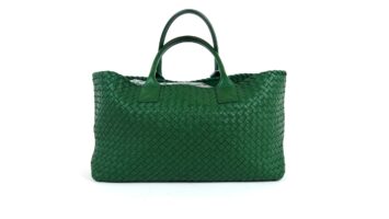 BOTTEGA VENETA GREEN CABAT BAG – BRAIDED LAMBSKIN
..