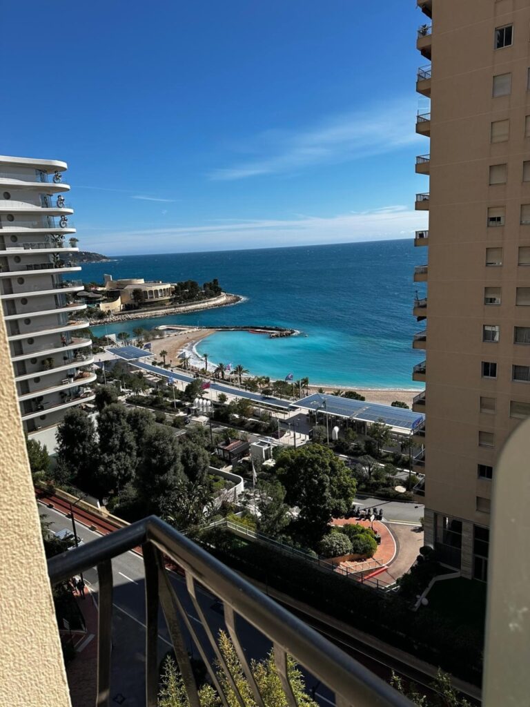 FOR RENT – LA ROUSSE – 2-ROOM APARTMENT IN LARVOTT..
