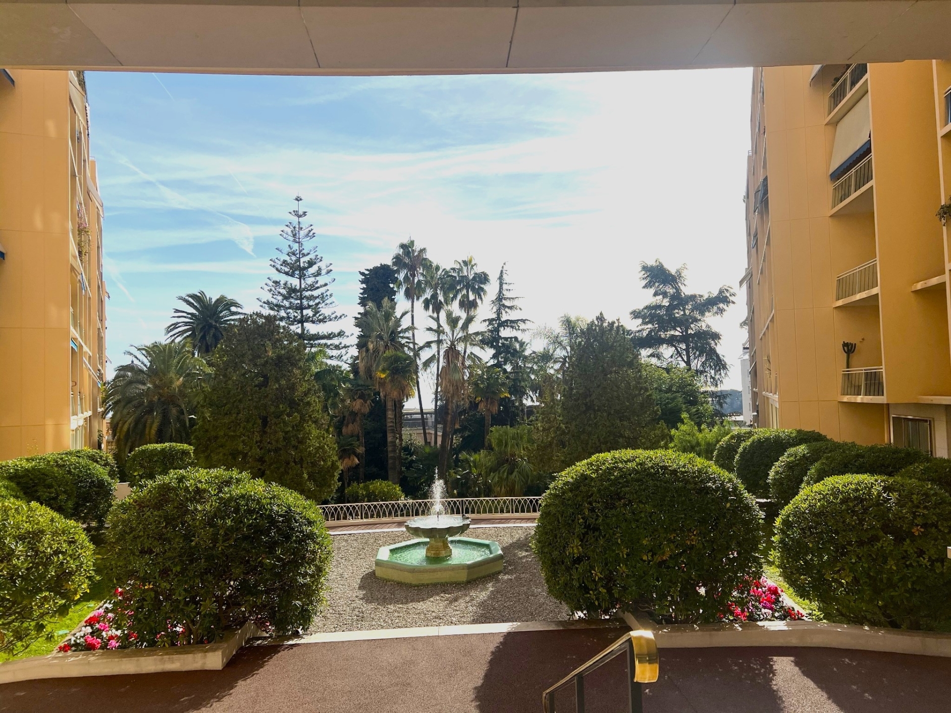 FOR RENT – MONTE-CARLO – RENOVATED DUPLEX OFFICES ..