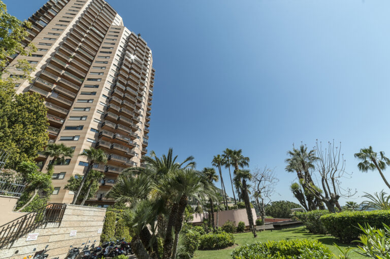 FOR SALE – PARC SAINT-ROMAN – CLOSED PARKING SPACE..
