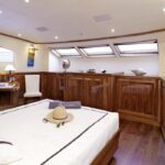 userFiles_interior_mastermaindeck1_1333x700