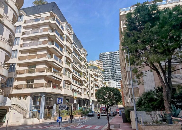 FOR RENT – ROCAZUR – 2-BEDROOM APARTMENT WITH PARK..