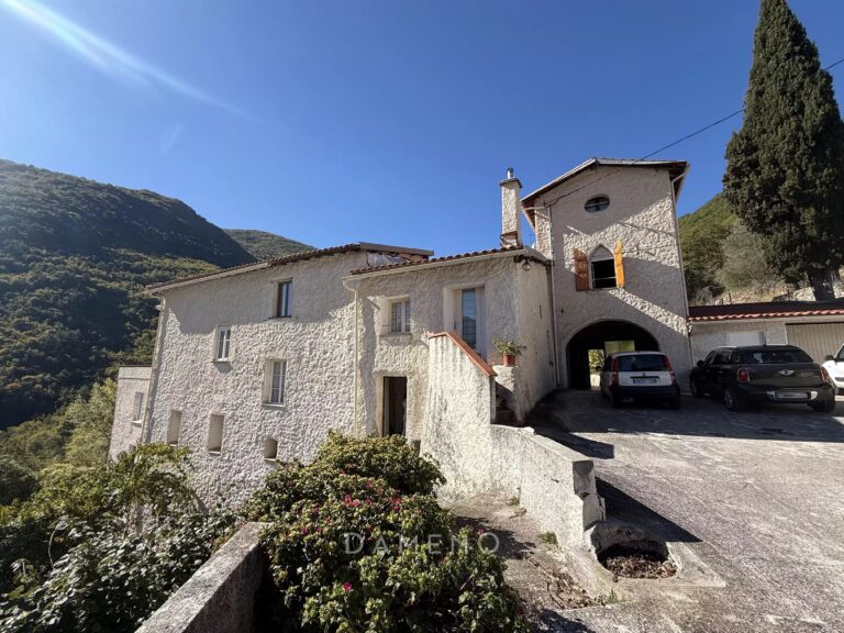 18th-century property on 10 hectares of land