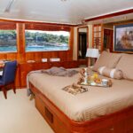 747-yacht-motor-yacht-endless-summer-master-cabin-jpg-1600×1080-1