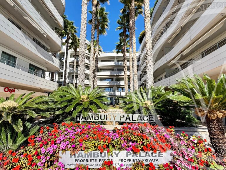 Menton Seafront Gem — Luxury 2-Bedroom with Panoramic Sea View