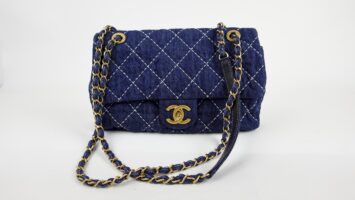 CHANEL BLUE CANVAS SHOULDER BAG (DENIM STYLE)

Pri..