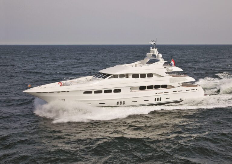 Yacht Charter – M/Y LATITUDE