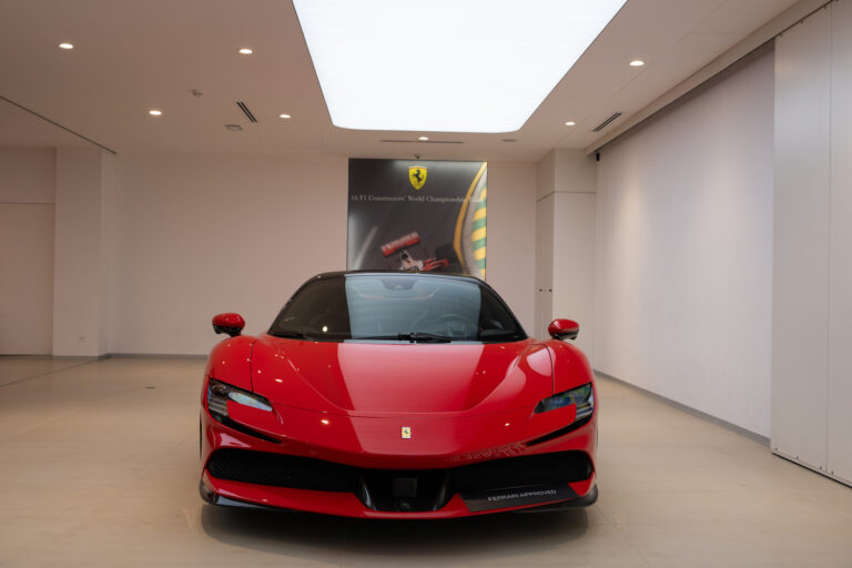 FERRARI SF90 SPIDER – 2023 – ROSSO CORSA
Price: €4..