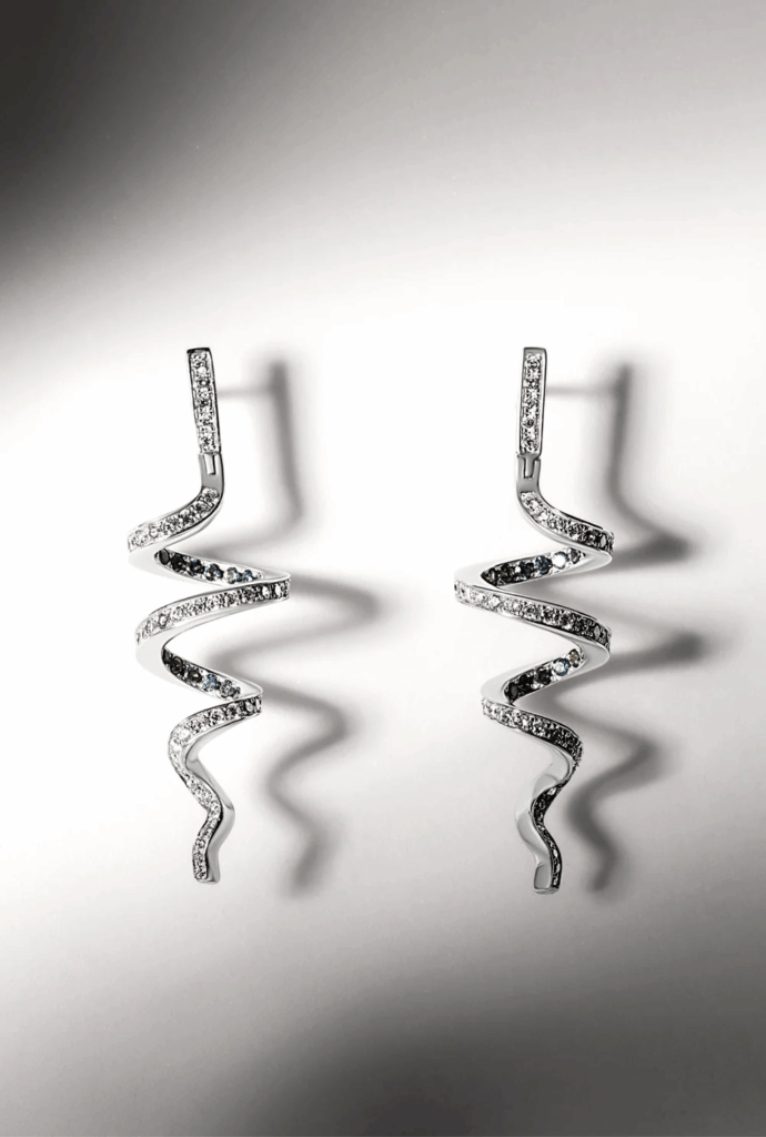 SPIRAL EARRINGS

Price: Upon request
Condition: Ne..