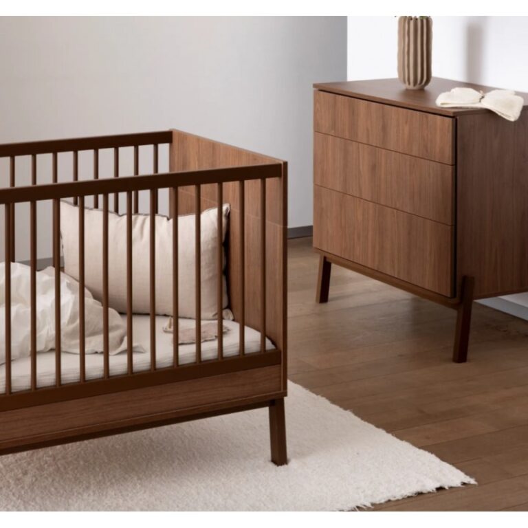 FOR SALE – ASHI CHESTNUT BABY BED 60×120 BY QUAX

..