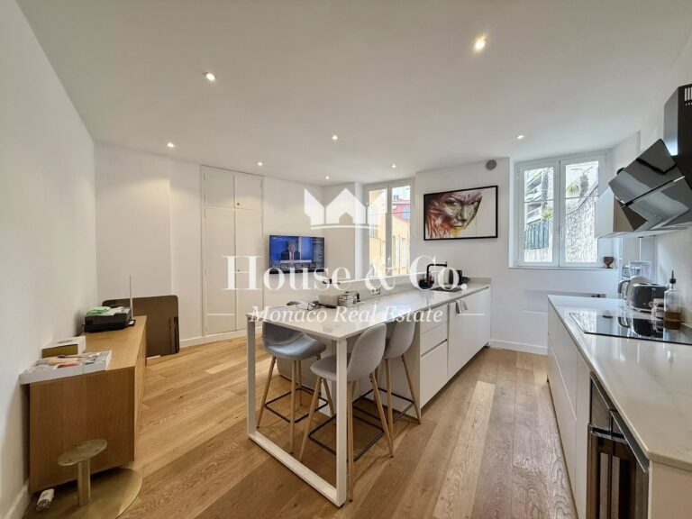 FOR SALE – FULLY RENOVATED 2-ROOM APARTMENT – MONT..