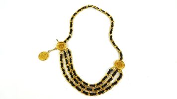 CHANEL BELT IN BLACK CALFSKIN LEATHER AND GOLD-TON..