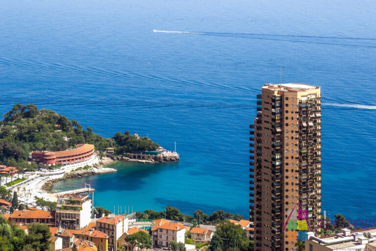 FOR SALE – LARGE RENOVATED STUDIO – PARC SAINT ROM..