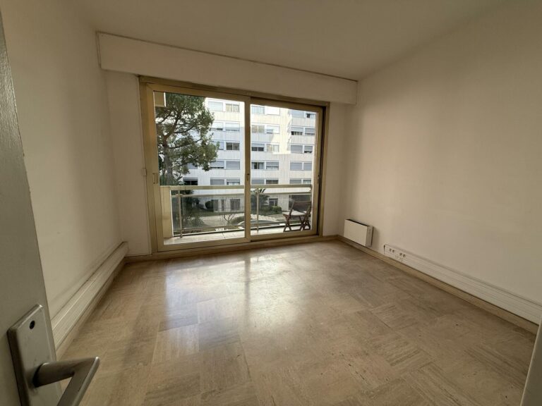 FOR SALE – 2-ROOM APARTMENT – CHÂTEAU AMIRAL, LA R..
