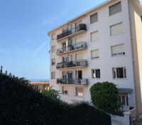 FOR SALE – SPACIOUS 3-ROOM APARTMENT – FREE OF ANY..