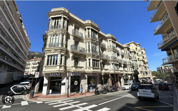 FOR SALE – LES LAURIERS – ELEGANT RENOVATED 3-BEDR..