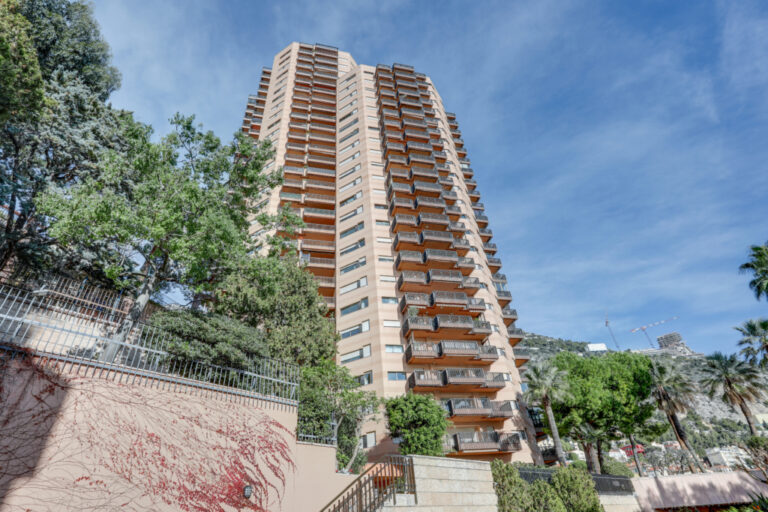 FOR SALE – STUDIO – PARC SAINT ROMAN
Price: €1,300..