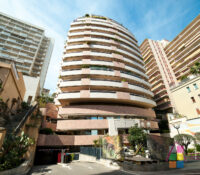 FOR SALE – DOUBLE-WIDTH GARAGE BOX – PATIO PALACE,..