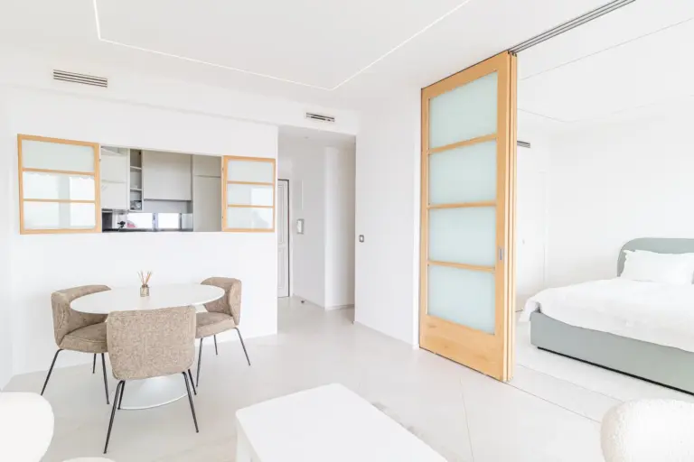 FOR SALE – BRIGHT RENOVATED 2-ROOM APARTMENT – SEA..