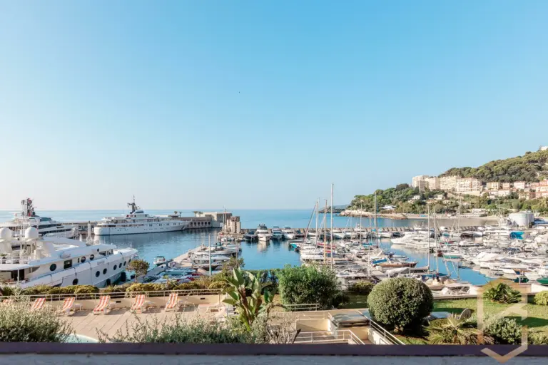 FOR SALE – SEASIDE PLAZA – 2 ROOMS SEA VIEW + PARK..