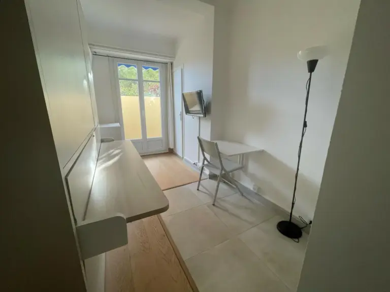 FOR SALE – CENTRAL MIXED-USE STUDIO – LE GREAT BRI..