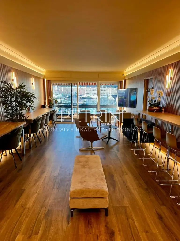 FOR RENT – LUXURIOUSLY RENOVATED OFFICE WITH SEA V..