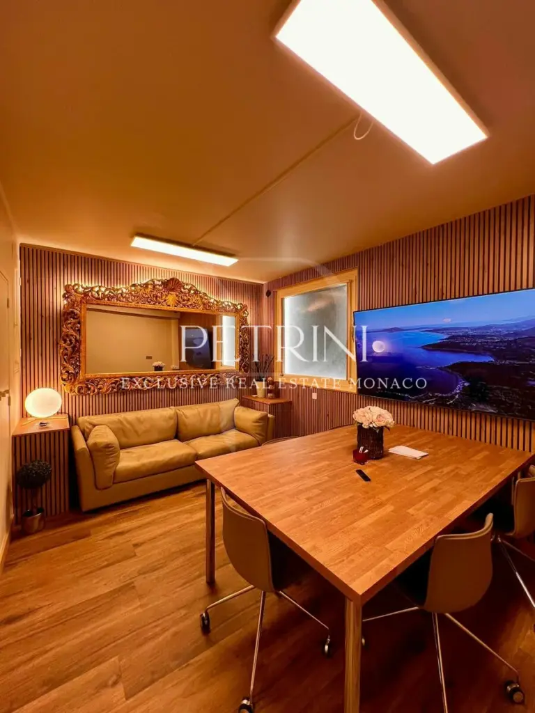 FOR RENT – PRESTIGIOUS OFFICE WITH SEA VIEW
Price:..
