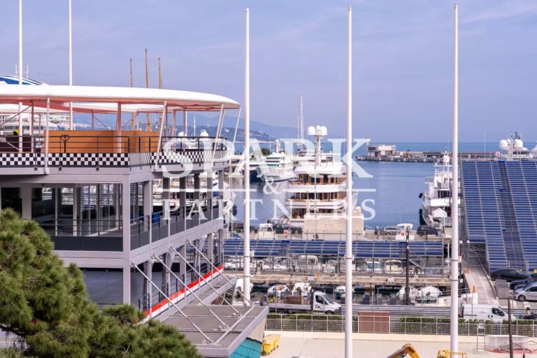 Monaco – Port – Fully renovated 2-room apartment