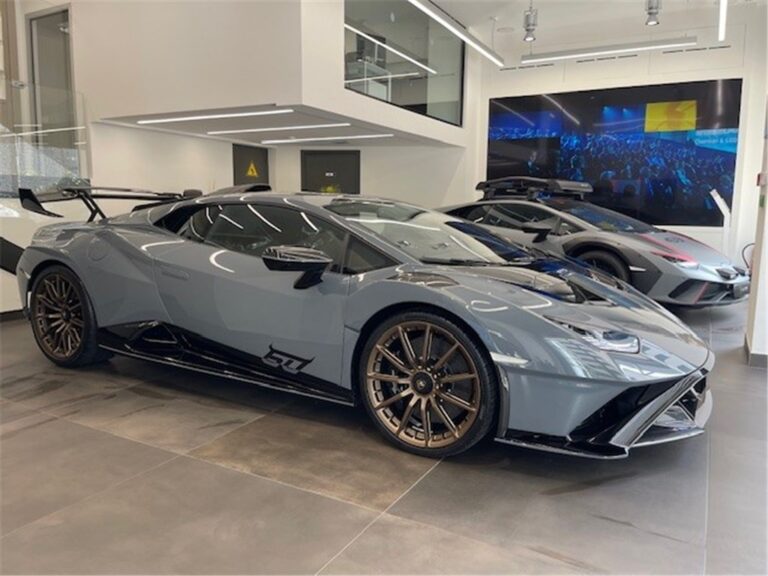 LAMBORGHINI HURACÁN STO 60TH ANNIVERSARY 5.2 V10
6..