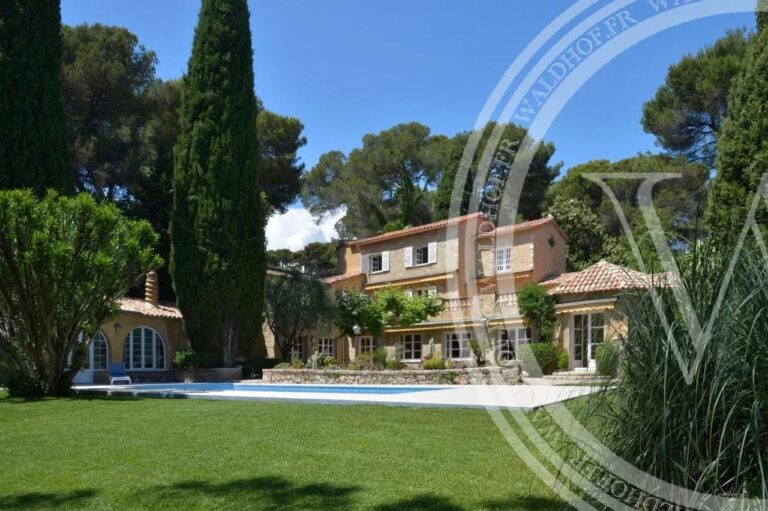 Charming Antibes Bastide with Pool and Modern Amenities