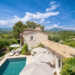 Idyllic Family Residence in Sought-After Location – Gallery 3