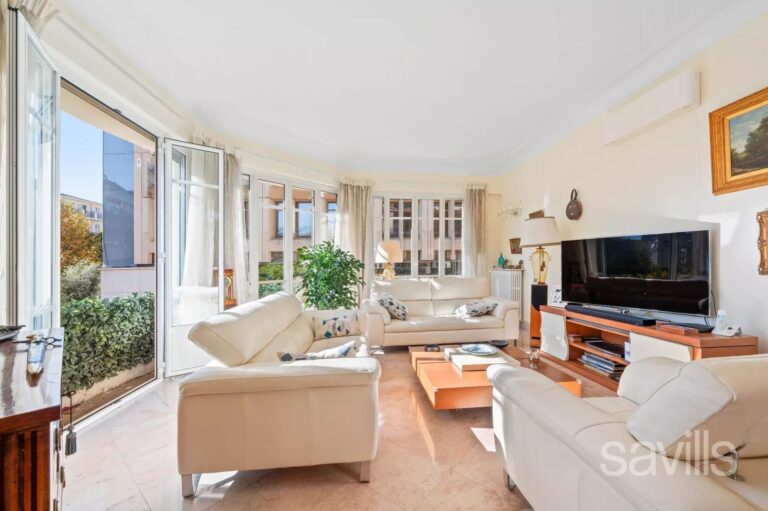 South-facing terrace flat in the city centre