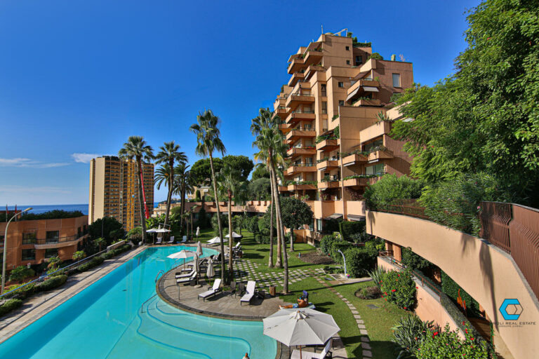 FOR SALE – LA ROUSSE / SAINT ROMAN – PARC SAINT RO..