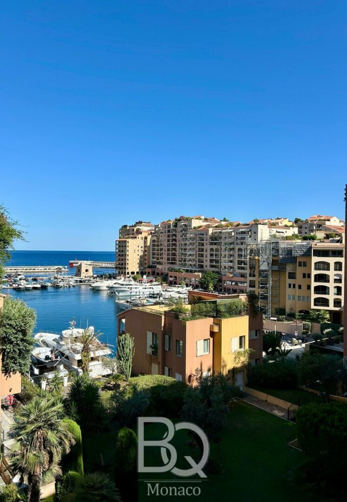 FOR SALE – FONTVIEILLE – STUDIO WITH HARBOUR VIEW ..