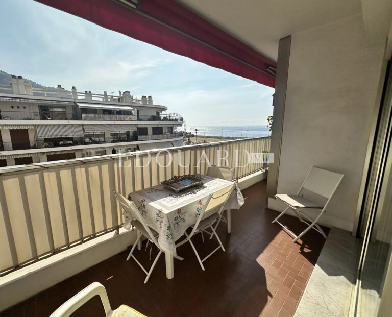 One bedroom apartment in excellent condition with terrace, pleasant sea view and possibility of parking space