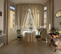 Three bedroom apartment with a lovely little sea view, in a magnificent historic building with caretaker