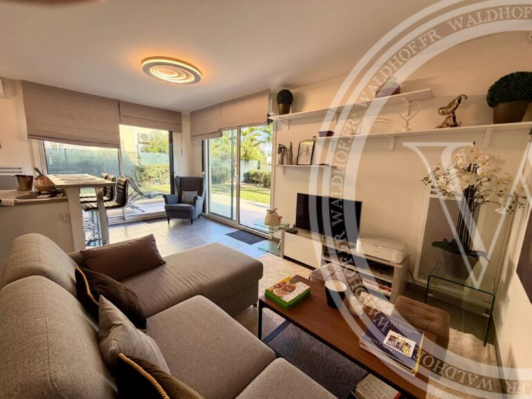 Modern 2-Bedroom Apartment with Pool, Garden & Terrace