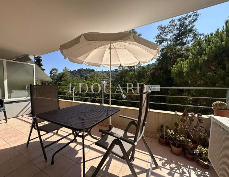 Large one bedroom apartment in excellent condition with beautiful terrace, sole agency