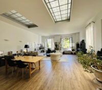 Magnificent three bedroom apartment completely refurbished, on the first floor of a historic building