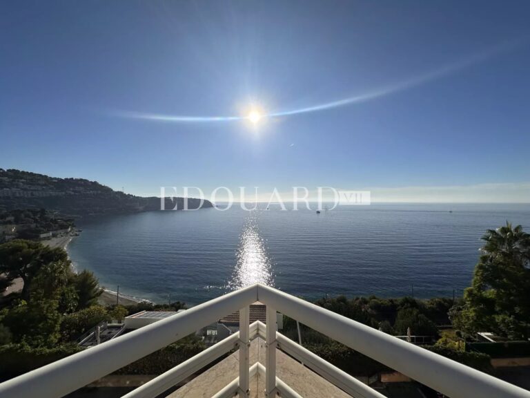 One bedroom apartment on the top floor with balcony, spectacular solarium and magnificent sea view