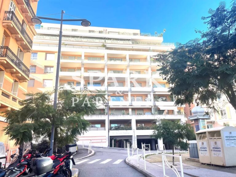 Beausoleil – Bordering Monte-Carlo – Beautiful furnished 3-room apartment with parking lot