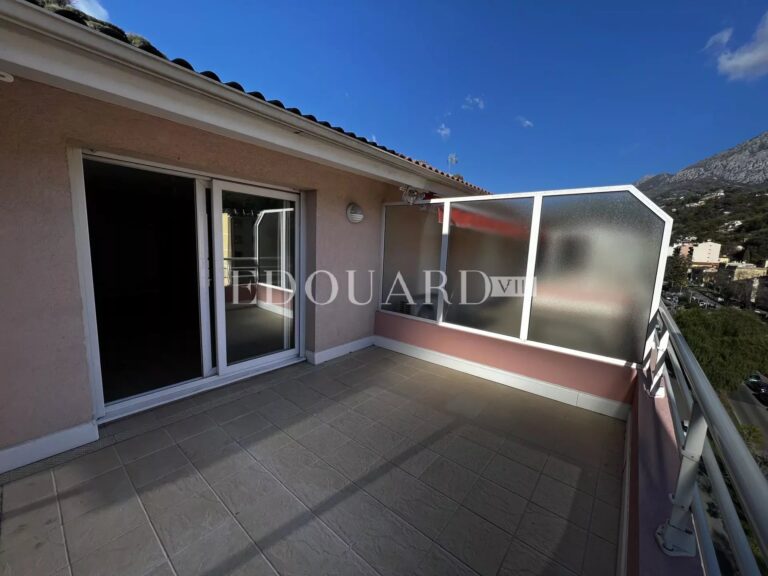 One bedroom apartment on the top floor with large terrace and underground parking space, sole agency