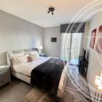 Modern 2-Bedroom Apartment with Pool, Garden & Terrace – Gallery 5