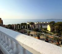 Ideally located in Cap d'Ail, penthouse with great terrace, breathtaking sea view and two parking spaces