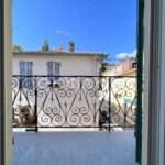 Little two bedroom apartment in very good condition with nice balcony, close to facilities and schools, sole agency – Featured