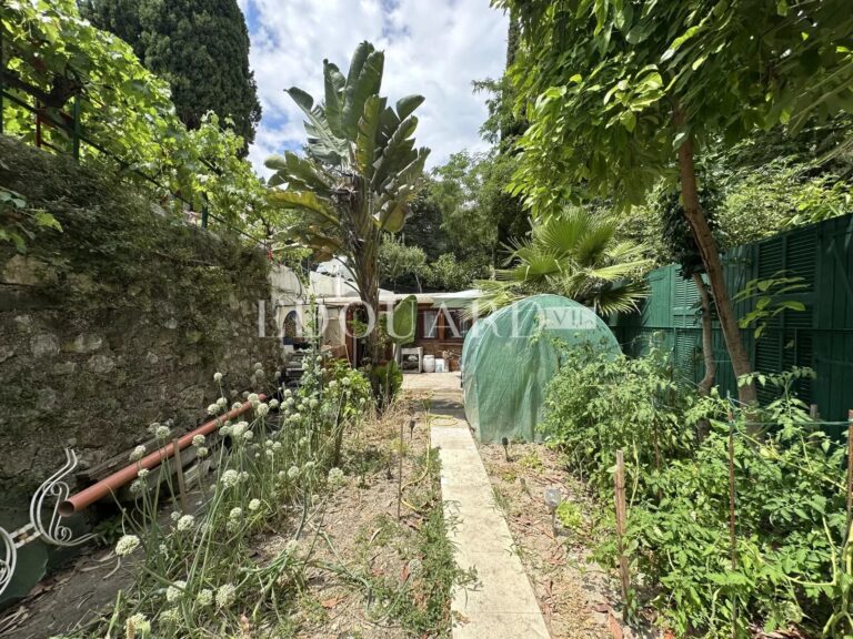 Located in Castellar, for sale charming cottage with 6 parking spaces, sole agency